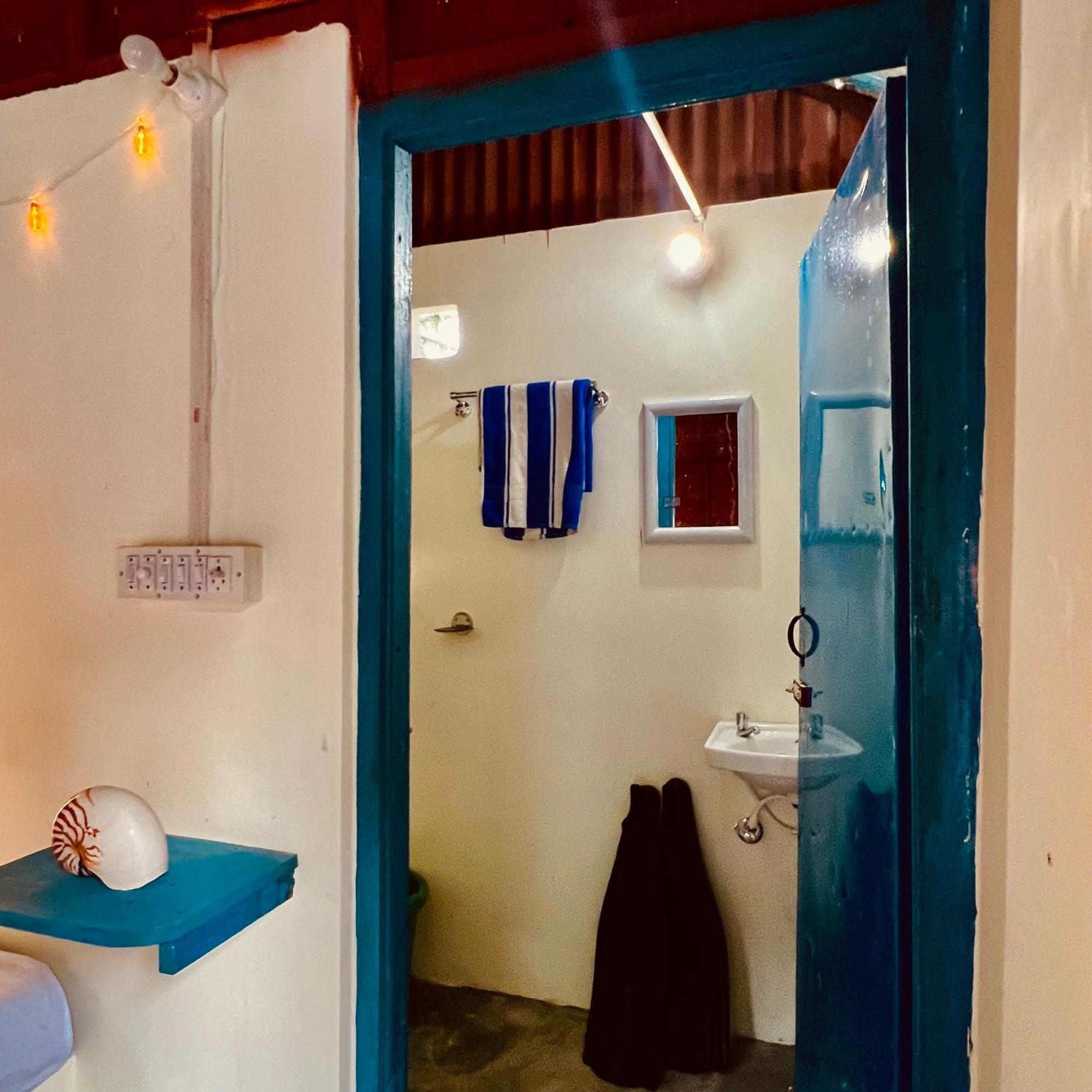 Blue Sea Restaurant & Bungalows Sitapur Exterior foto
